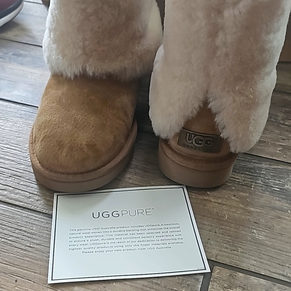 NEW IN BOX WOMENS UGG BOOTS SIZE 8